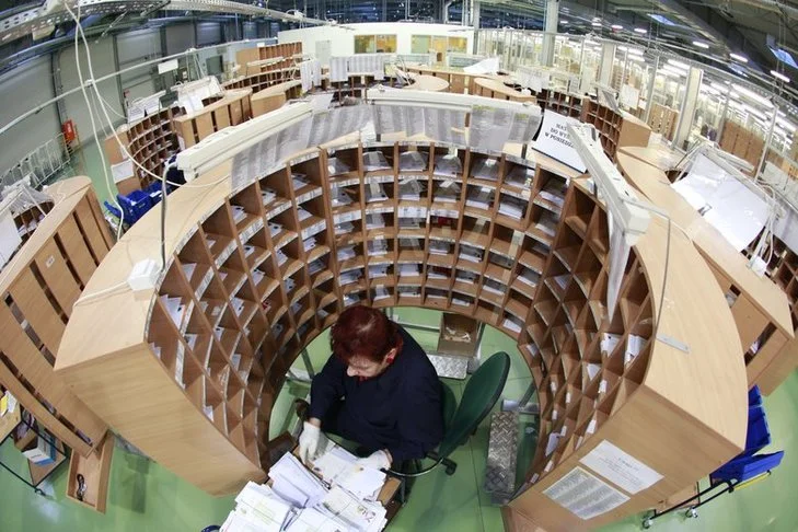 Od stycznia 2021 r. od każdej przesyłki z Chin będzie pobierany podatek VAT. Podniesie to koszty zakupów na platformach takich jak AliExpress.