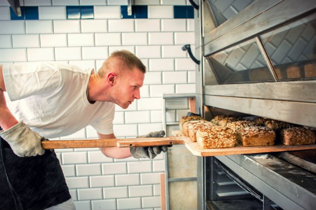 Branża piekarnicza straty w Polsce odbija sobie za granicą