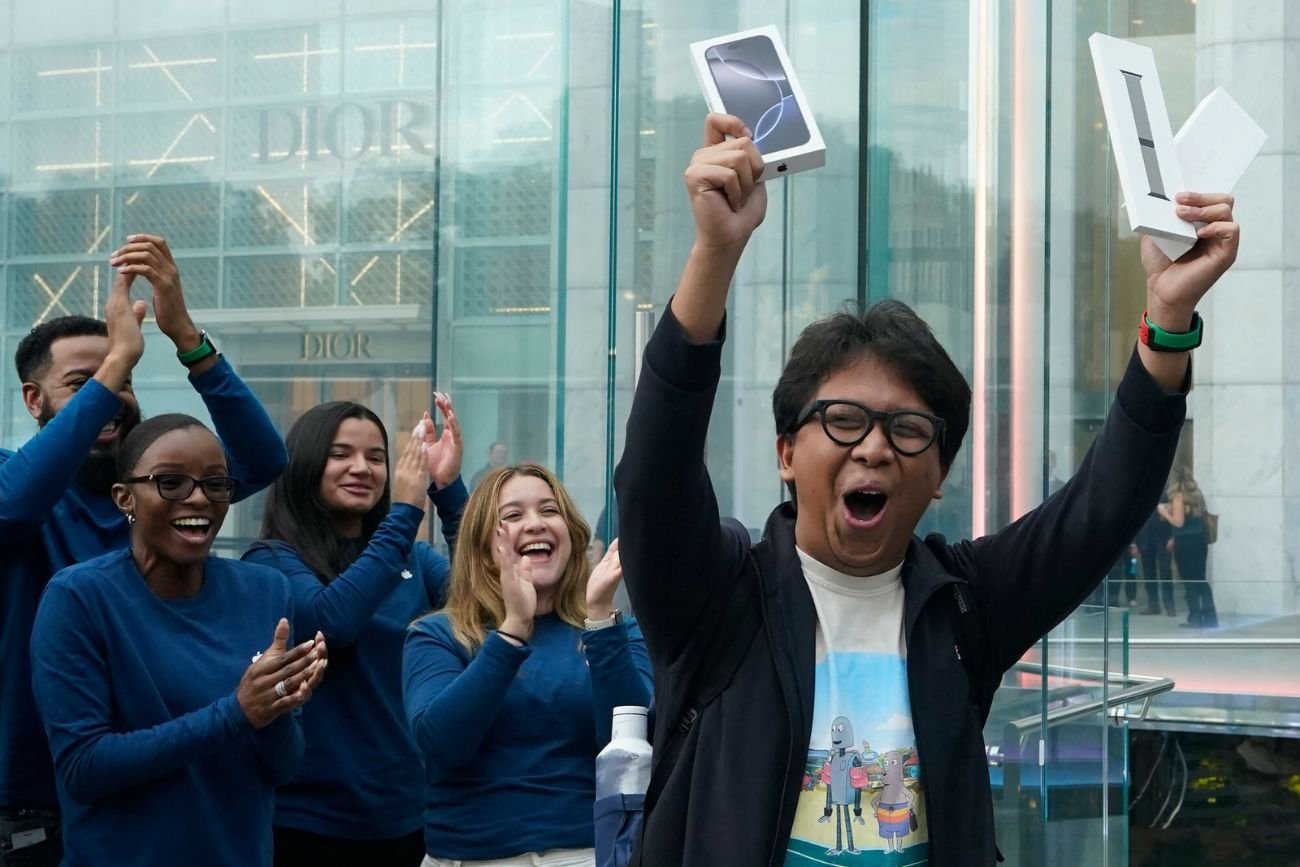 iPhone 16, którego premiera odbyła się we wrześniu w Nowym Jorku, ma być pierwszym telefonem Apple stworzonym z myślą o AI.