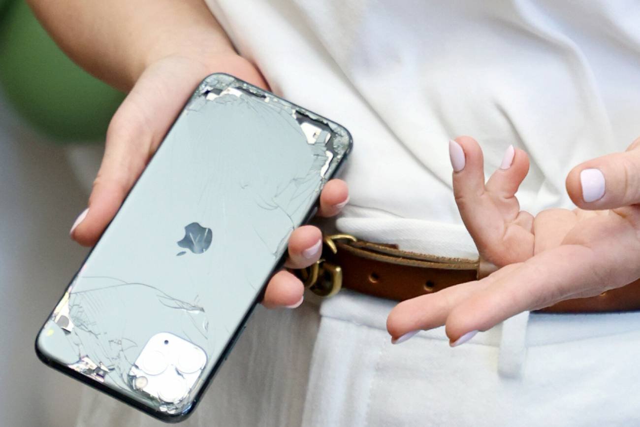 Zniszczony iPhone