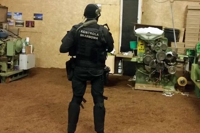 W uzasadnionych przypadkach Kontrola Skarbowa rzuca do boju uzbrojonych funkcjonariuszy.