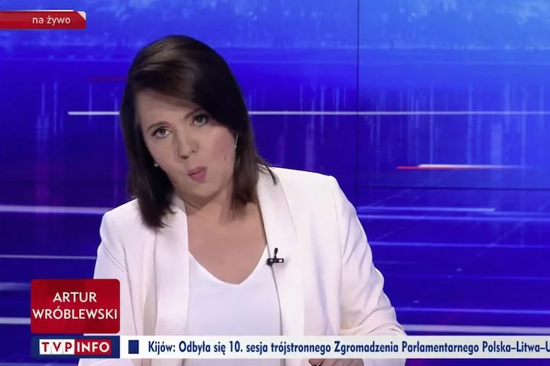 Danuta Holecka, główna twarz "Wiadomości" (podczas rozmowy z Katarzyną Lubnauer robiła dziwne miny)