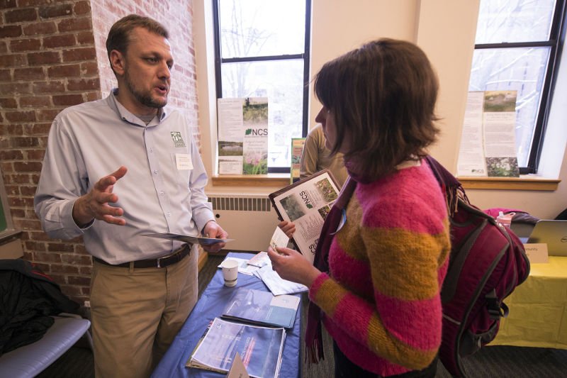 Świetnym miejscem na znalezienie pracy w startupie są "targi pracy" organizowane w trakcie konferencji.