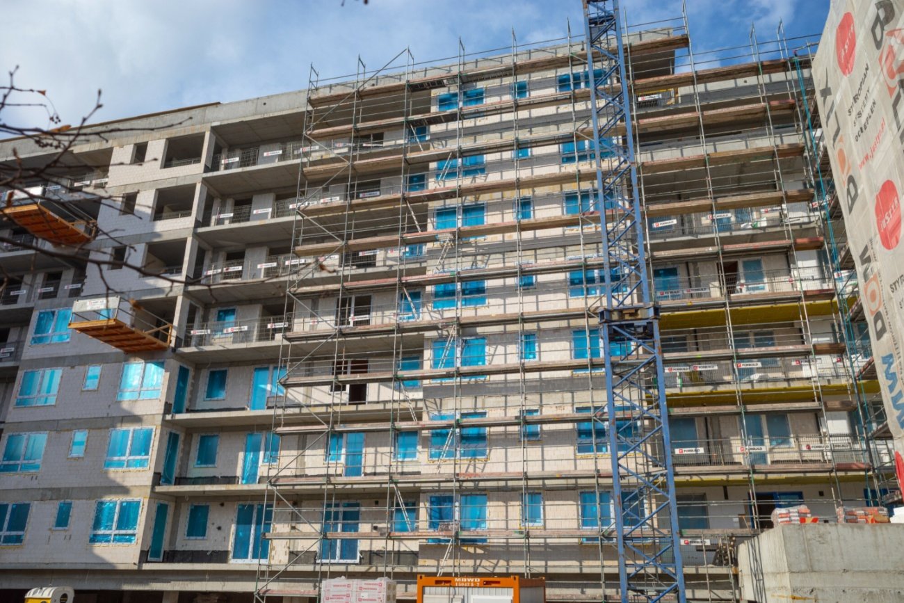 Budowa bloku mieszkalnego.