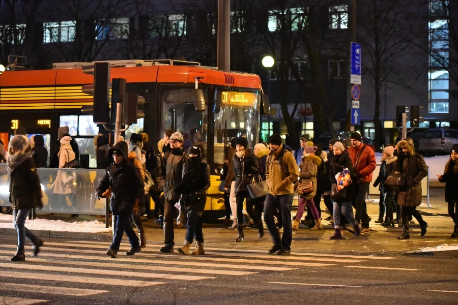 81 proc. firm deklaruje, że płaci wszystkim stażystom, kolejne 15 proc. - że przynajmniej niektórym.