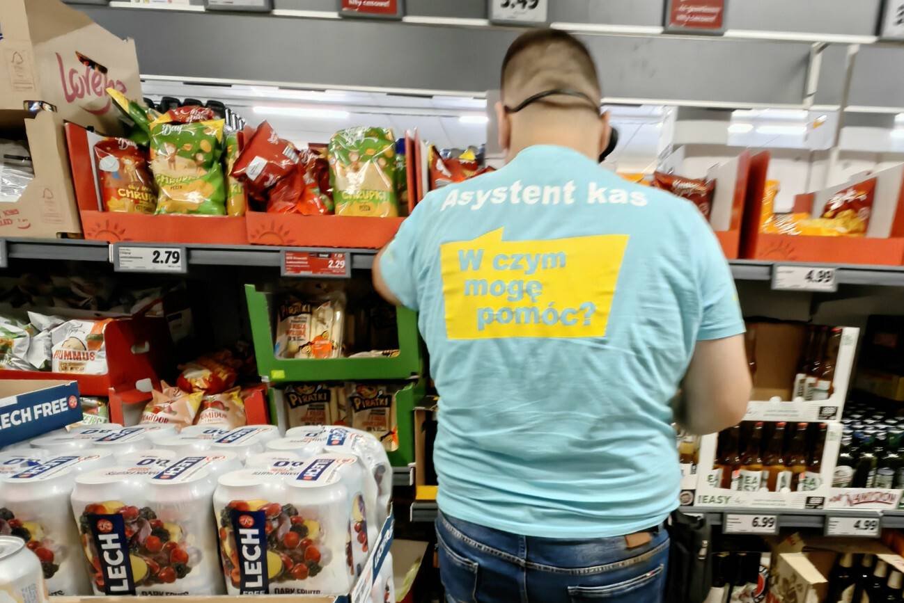 Lidl zainstaluje kamery na ubraniach roboczych pracowników.