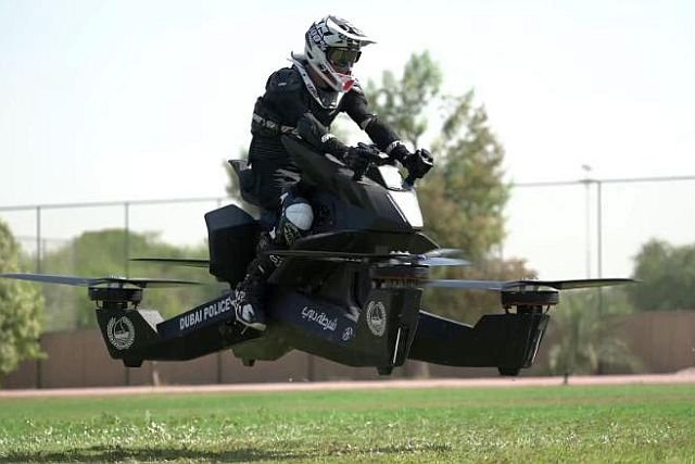 Policja w Dubaju naprawdę ma latający motocykl