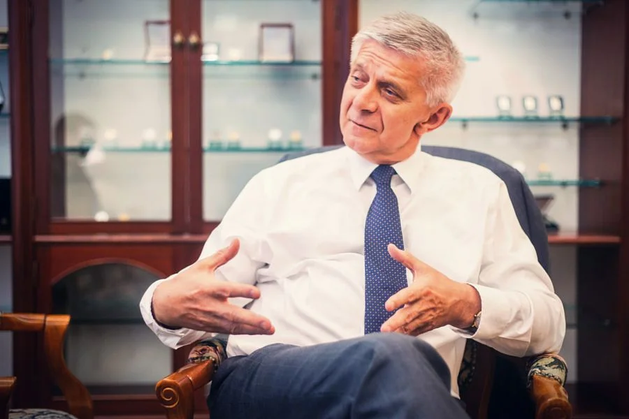 Marek Belka: Rząd sprawi, że ludzie będą zarabiać lepiej? W pewnym stopniu może to zrobić, podnosząc płace minimalne. W pewnych granicach to zadziała. Myślę, że do tych granic zaczynamy się zbliżać.