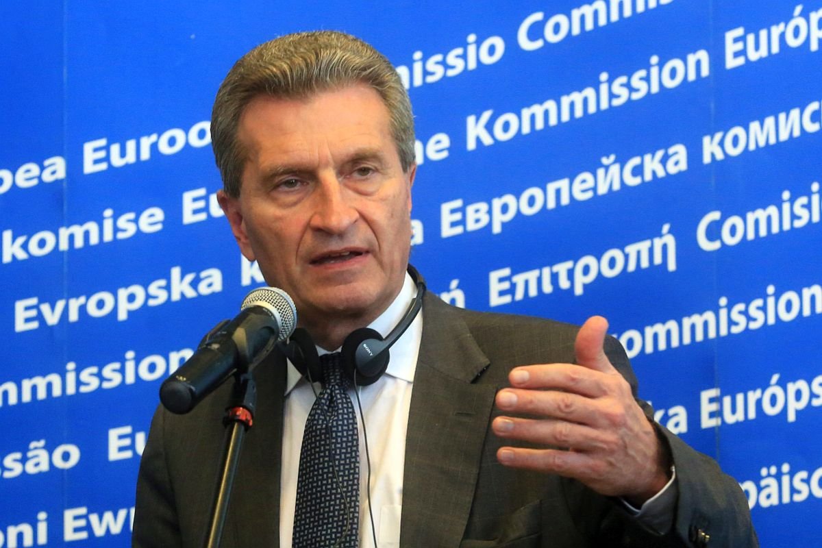 Chociaż mamy problem z rządami prawa w Polsce, ekonomicznie Polska jest lokomotywą – mówi unijny komisarz ds. budżetu Guenther Oettinger