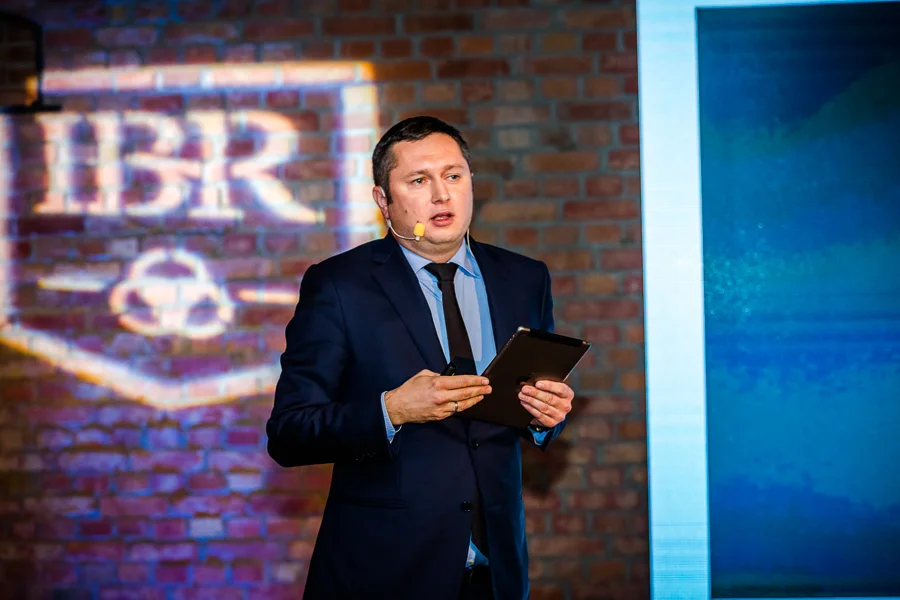 Mikołaj Placek podczas prelekcji na Kongresie Next Generation. www.nextg.pl