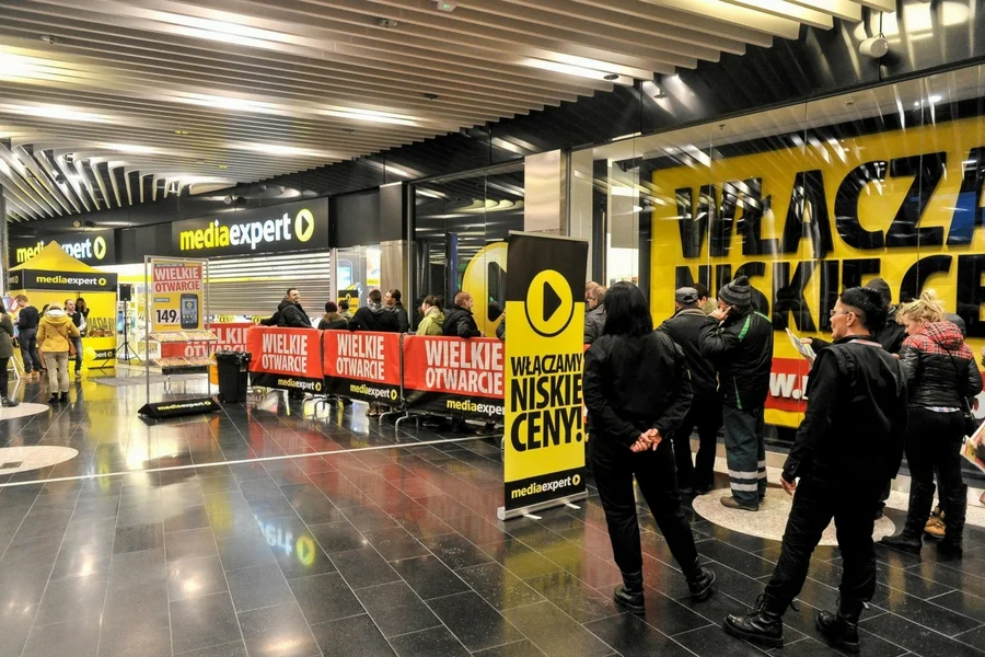 Czerwony i żółty znaczy promocja, czerwony z bielą - wyprzedaż.