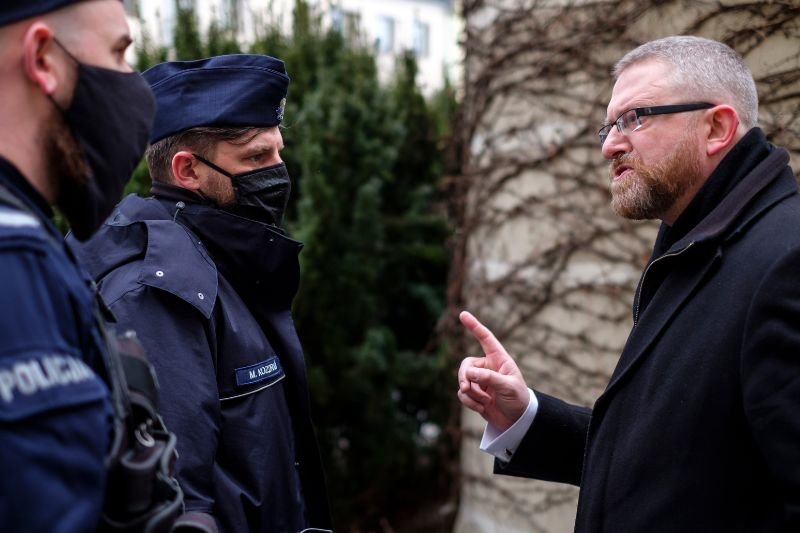Grzegorz Braun był twarzą ostatniego protestu koronasceptyków.