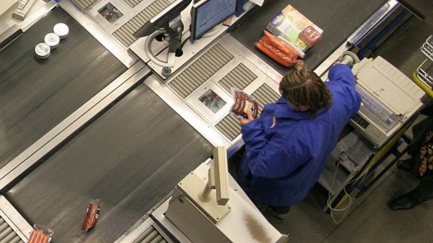 W całym kraju obowiązuje zakaz handlu. Są już pierwsze mandaty.
