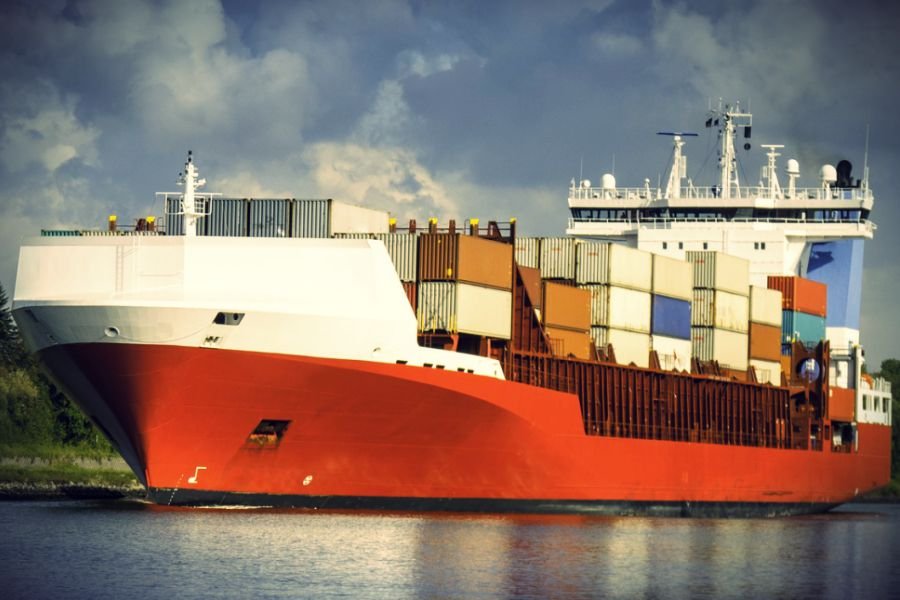 W tej chwili Polska ma całe 100 km rzek, które nadają się do transportu towarów.