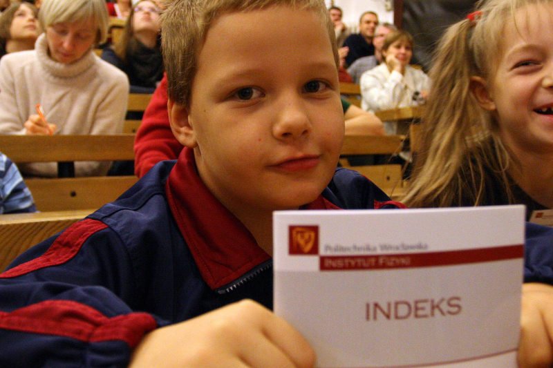 Najmłodszy wykładowca ma sześć lat. Najstarszy dwanaście.