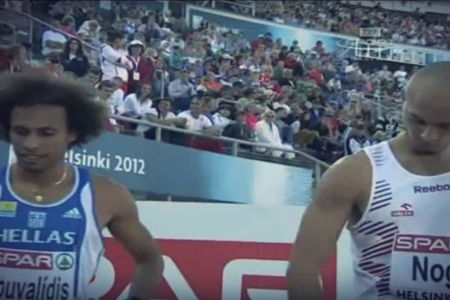 Polak (Artur Noga) za chwilę wyprzedzi Greka. Już nie tylko na 110 m przez płotki