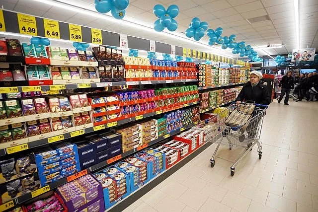 Brutalna rywalizacja może oznaczać również chwyty poniżej pasa w kampaniach reklamowych.