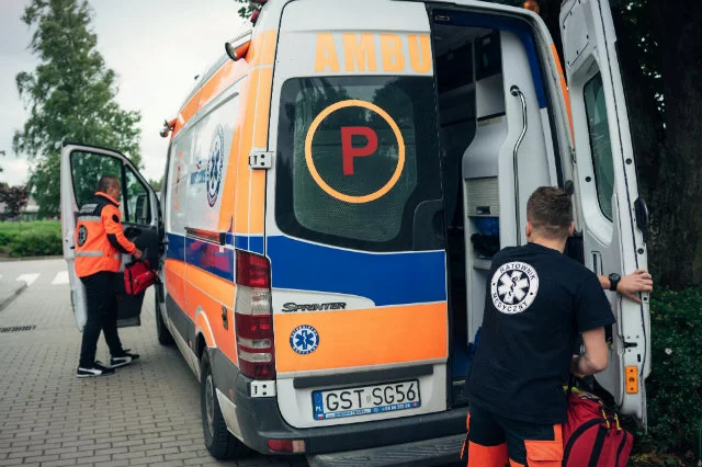 "Wcześniej nie wiedziałem, jak zła jest sytuacja w tym zawodzie, jak wyglądają realia pracy ludzi, którzy codziennie ratują nam życie. A wygląda tak, że zarabiają 18 zł/h i pracują 300 godzin w miesiącu"