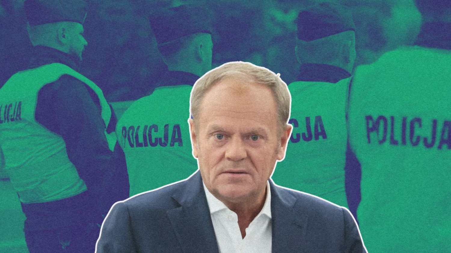Donald Tusk i policja w tle.