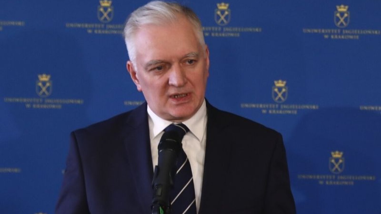 Jarosław Gowin został zapytany o to, kiedy można się spodziewać ponownego otwarcia branży hotelarskiej i gastronomicznej.