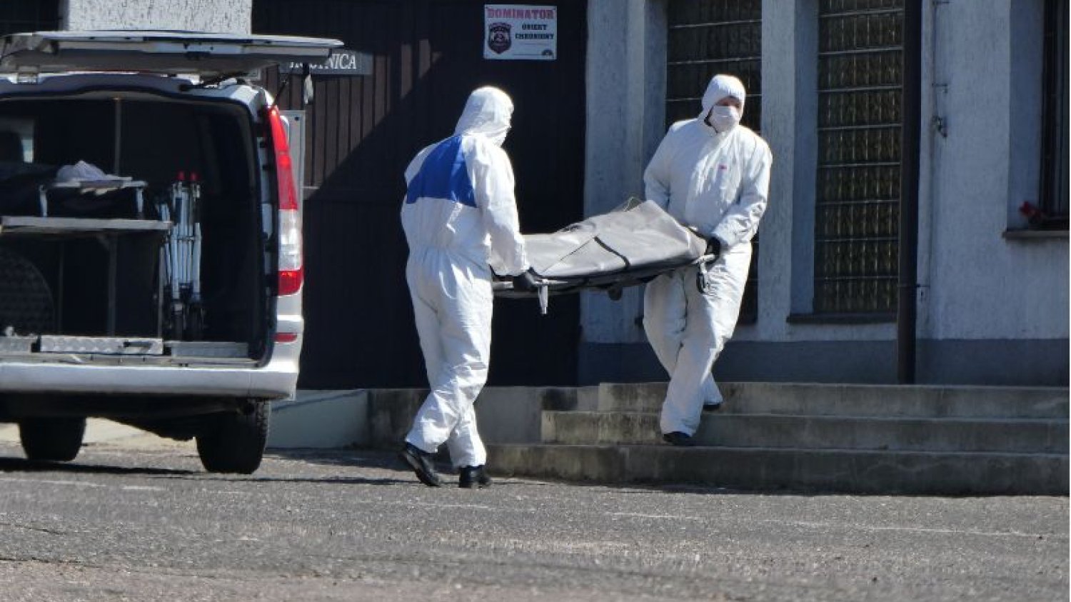 Ciała osób zmarłych na Covid-19 muszą być przechowywane oddzielnie.
