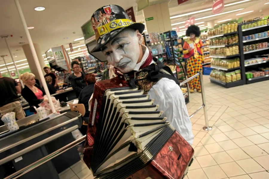 Po marketach celujących w wysoką półkę - jak Bomi czy Alma - pozostało zaledwie wspomnienie.