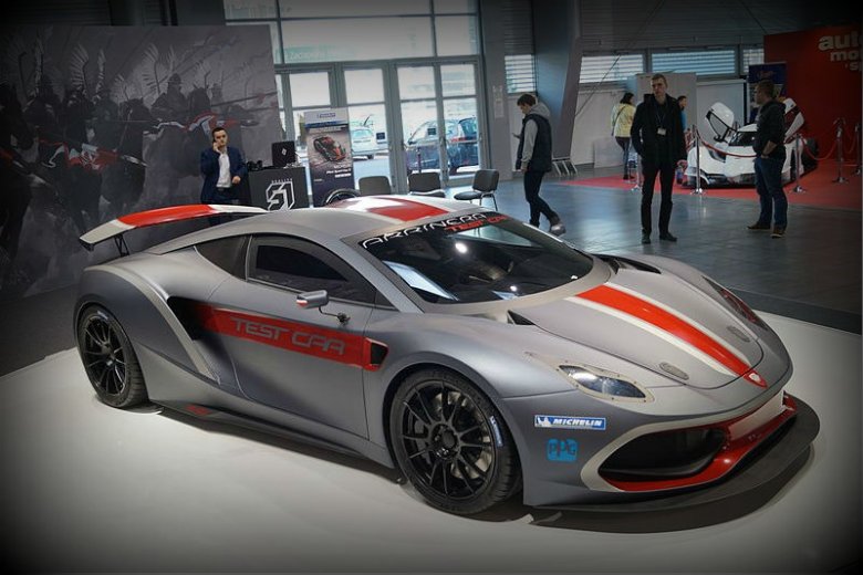 Arrinera Hussarya to polski projekt samochodu sportowego. Już w 2016 roku ma się pojawić na wybranych wyścigach