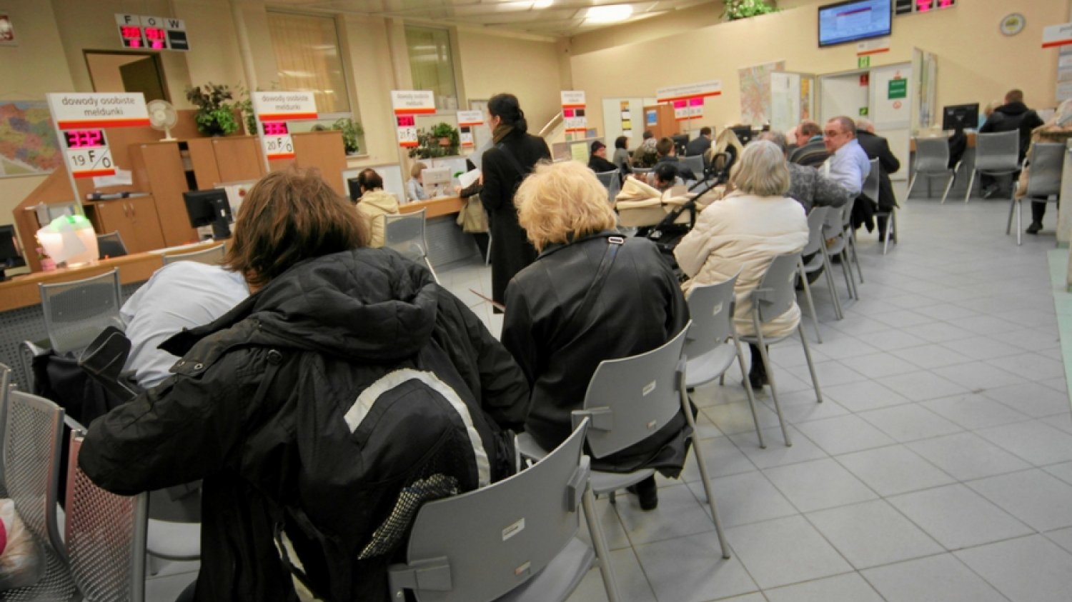 Urzędy na rynku pracownika: zamiast kilkuset chętnych do pracy jako urzędnik bywa kilku.
