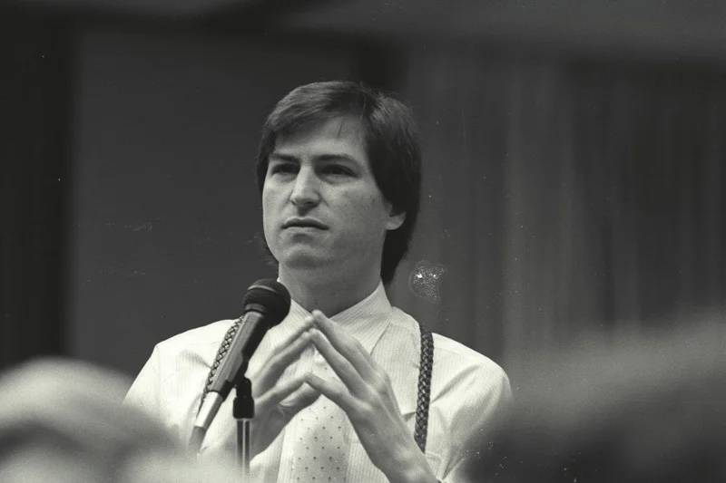 Nie trzeba urodzić się geniuszem, by myśleć jak Steve Jobs. 3 metody, jak się tego nauczyć.