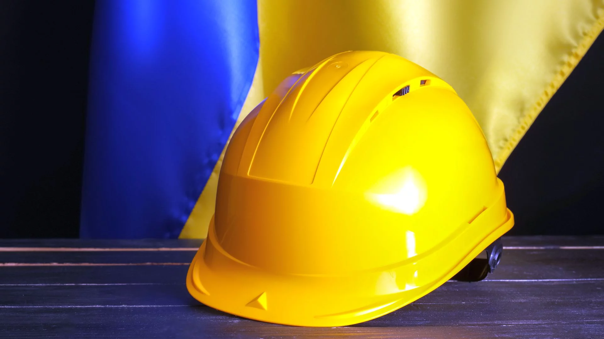 Królowie zasiłków w Polsce to... Polacy. Od Ukraińców mogliby się uczyć pracowitości