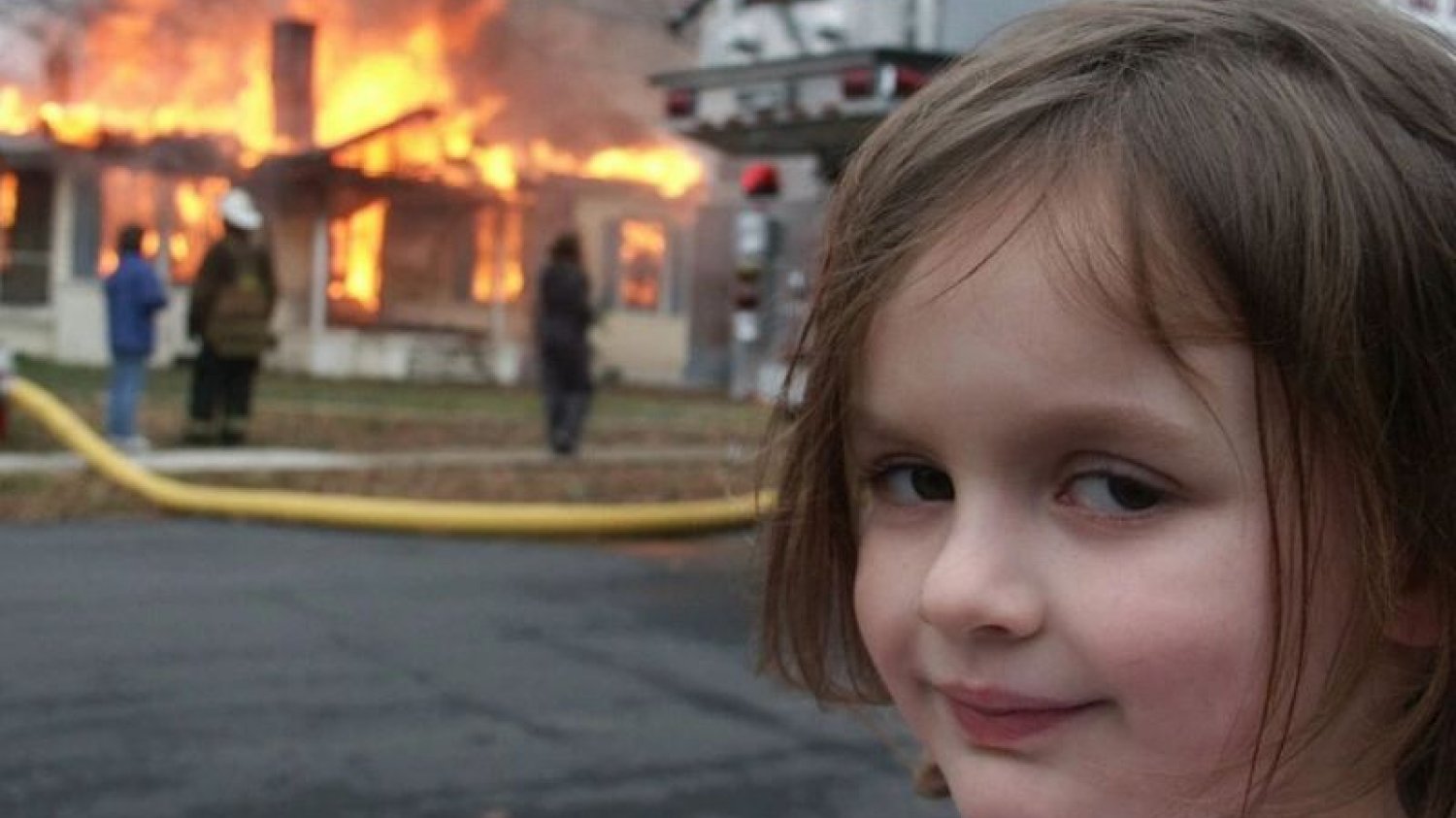 Dziewczynka z tego zdjęcia, nazywana "disaster girl", zarobiła na nim tysiące złotych.