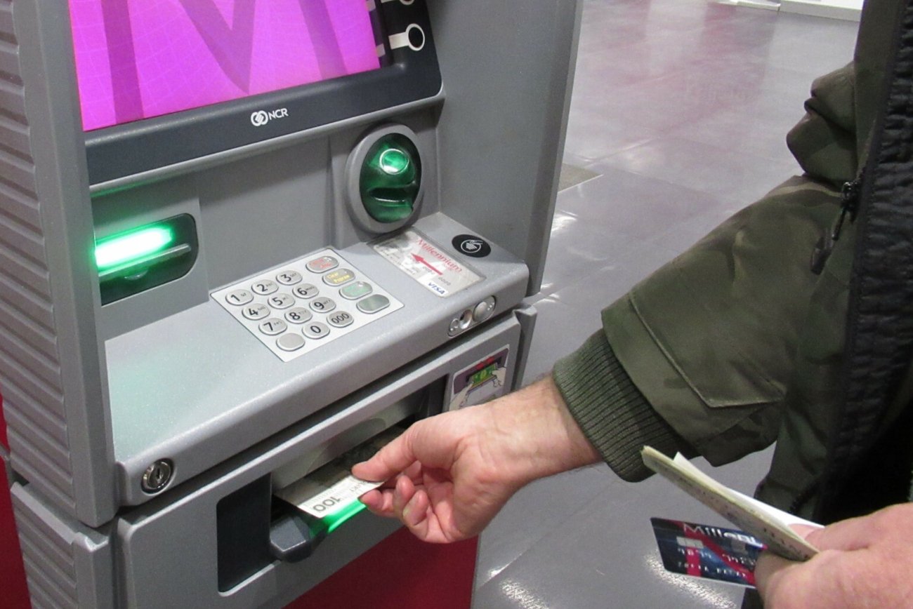 Wypłata gotówki z bankomatu