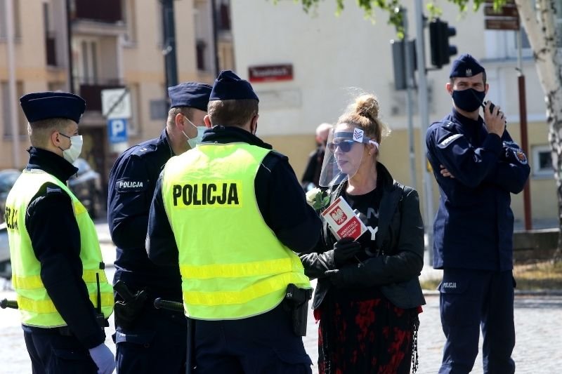 Sądy wskazują przede wszystkim na to, że covidowe rozporządzenia są niezgodne z konstytucją.