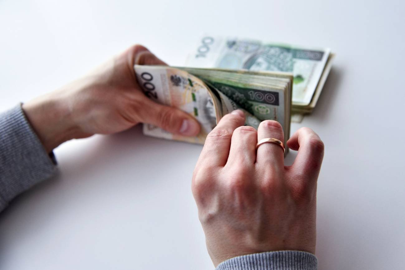 Liczenie pieniędzy, 10 tys. zł