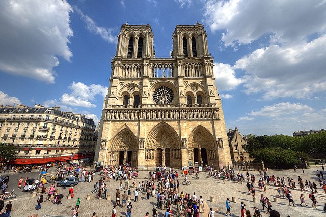 Na odbudowę katedry Notre Dame w Paryżu zebrano już ponad miliard euro.