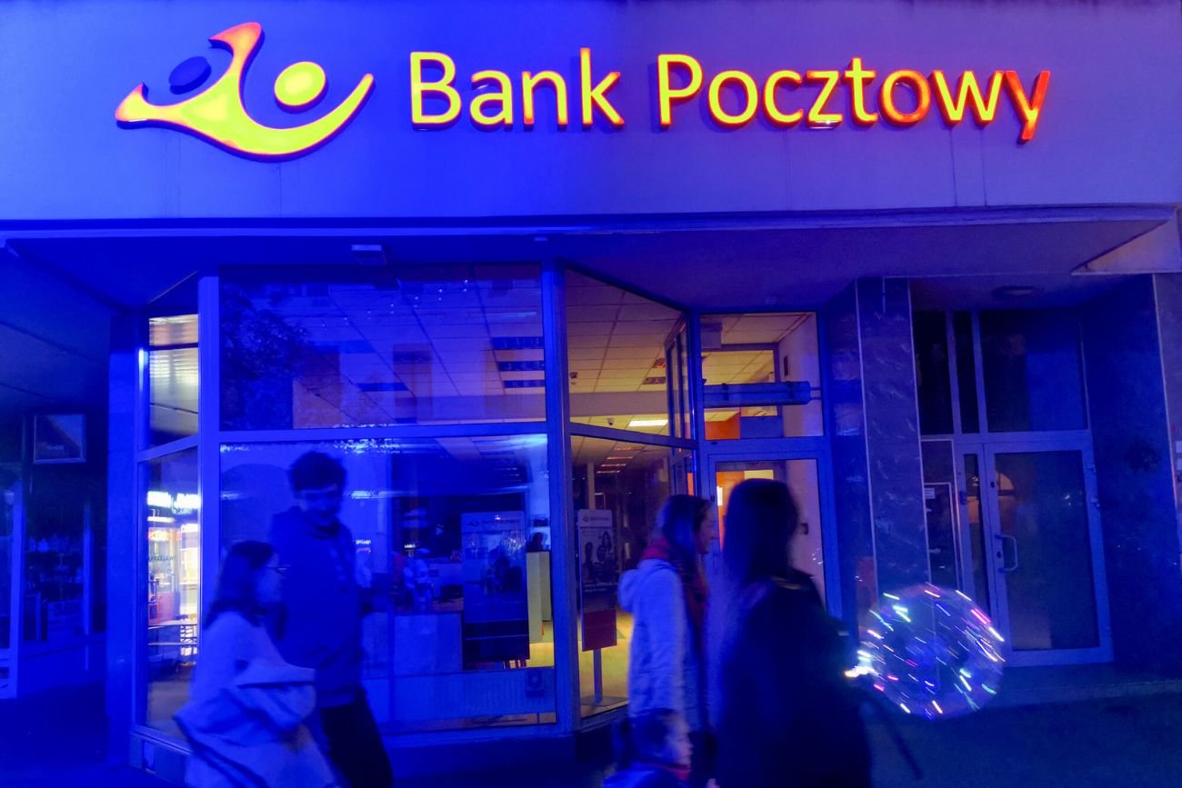 Poczta Polska przegrywa z konkurencją. Nie pomagają jej nieprawidłowości w przeprowadzanych inwestycjach.