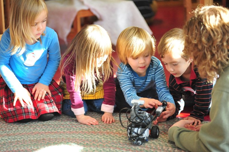 Naukę kodowania można rozpocząć poprzez zabawę z robotem.