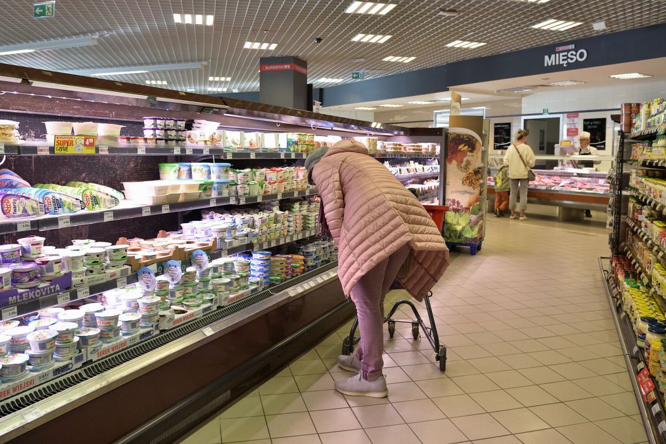 Polacy z niedowierzaniem przyglądają się cenom żywności. W ciągu roku poszły w górę o 22 proc.