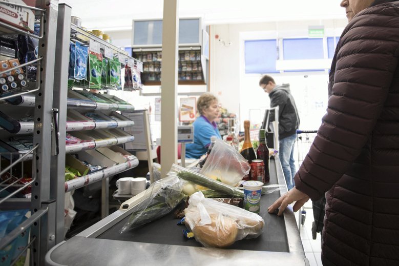 W tle restrukturyzacji sieci supermarketów Tesco trwa spór pomiędzy zarządem firmy, a "Solidarnością",