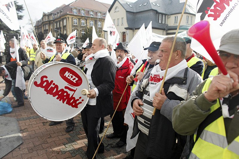 Co trzeci związkowiec pracuje w budżetówce. Ale najczęściej oszukują ci zatrudnieni w prywatnych firmach.