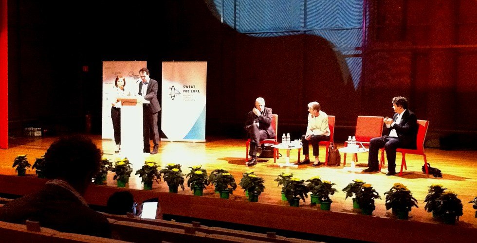 Początek panelu dyskusyjnego: Czy Zachód ma przyszłość: Europa i USA w erze niepewności.