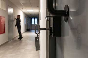 W Polsce pracują niemal wszyscy więźniowie, którym wolno pracować