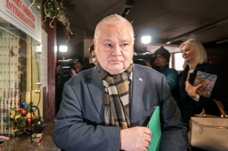 Do obecnej antykorupcyjnej kampanii przyczynił się ciąg kontrowersji wokół działań KNF, pensji w NBP, zabiegów o wybudowanie wieżowca dla spółki Srebrna.