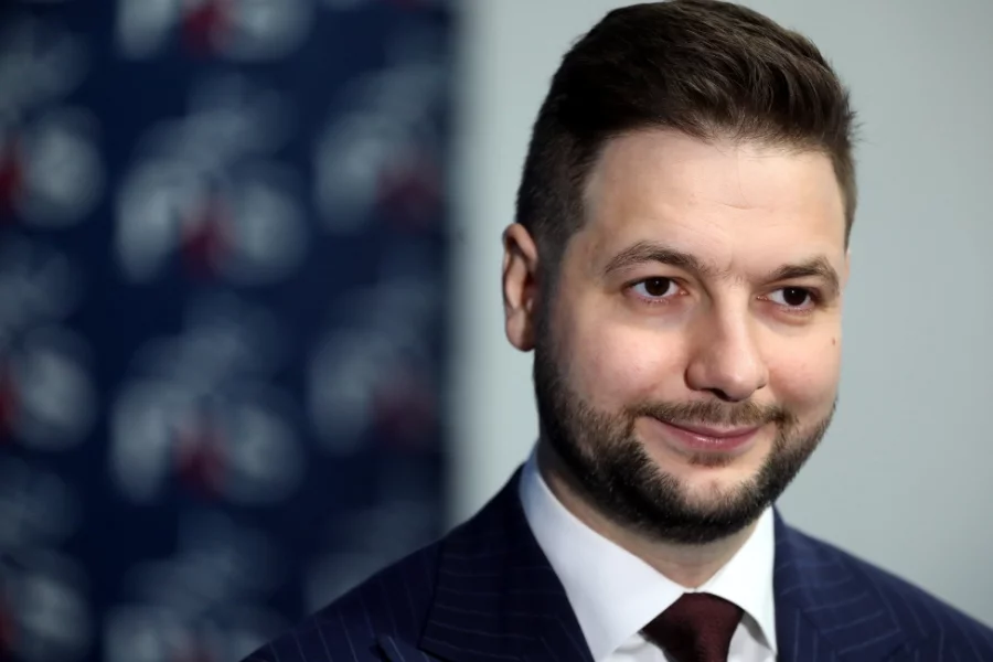 W Warszawie największym zainteresowaniem cieszy się kandydat Prawa i Sprawiedliwości, Patryk Jaki. Aż 60 proc. wyszukiwań związanych z kandydaturami dotyczy właśnie jego.