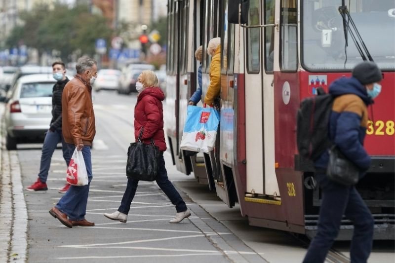 Rząd rozważa dwa scenariusze narodowej kwarantanny.