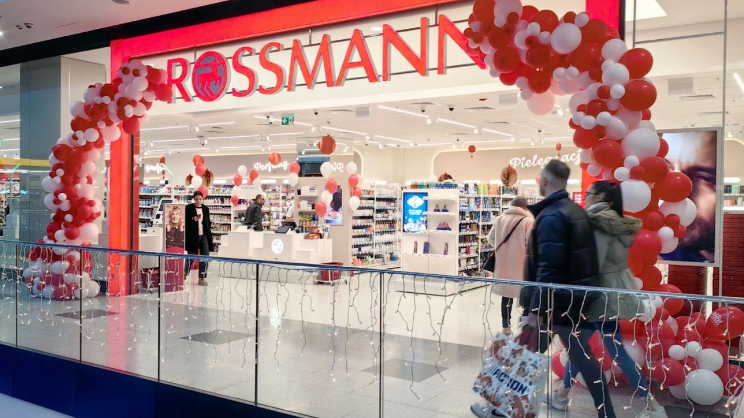W Rossmannie jest nowa promocja. Powróciły też żółte cenówki, co oznacza większe rabaty.