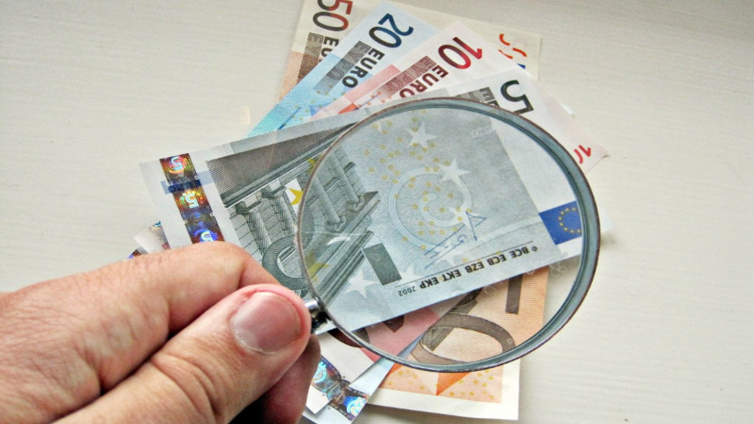 512 osób związanych z Polską wyprowadziło do banku HSBC ponad 800 mln dolarów. Z tego 25 to obywatele kraju