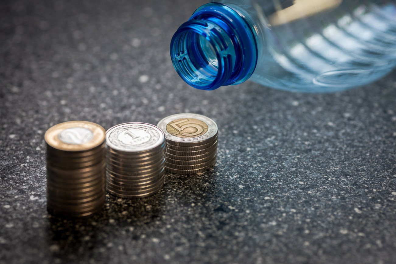 Ilu Polaków nie zdaje sobie sprawy, że dopłaca za plastikowe opakowania?