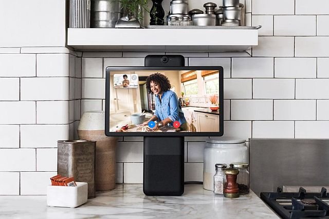 Facebook Portal +. Co można z nim zrobić? Na przykład postawić w kuchni