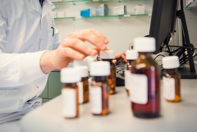 Pacjenci są zakładnikami w negocjacjach pomiędzy rządami a Big Pharmą – opowiada w rozmowie z „Dziennikiem Gazetą Prawną” Tomasz Latos